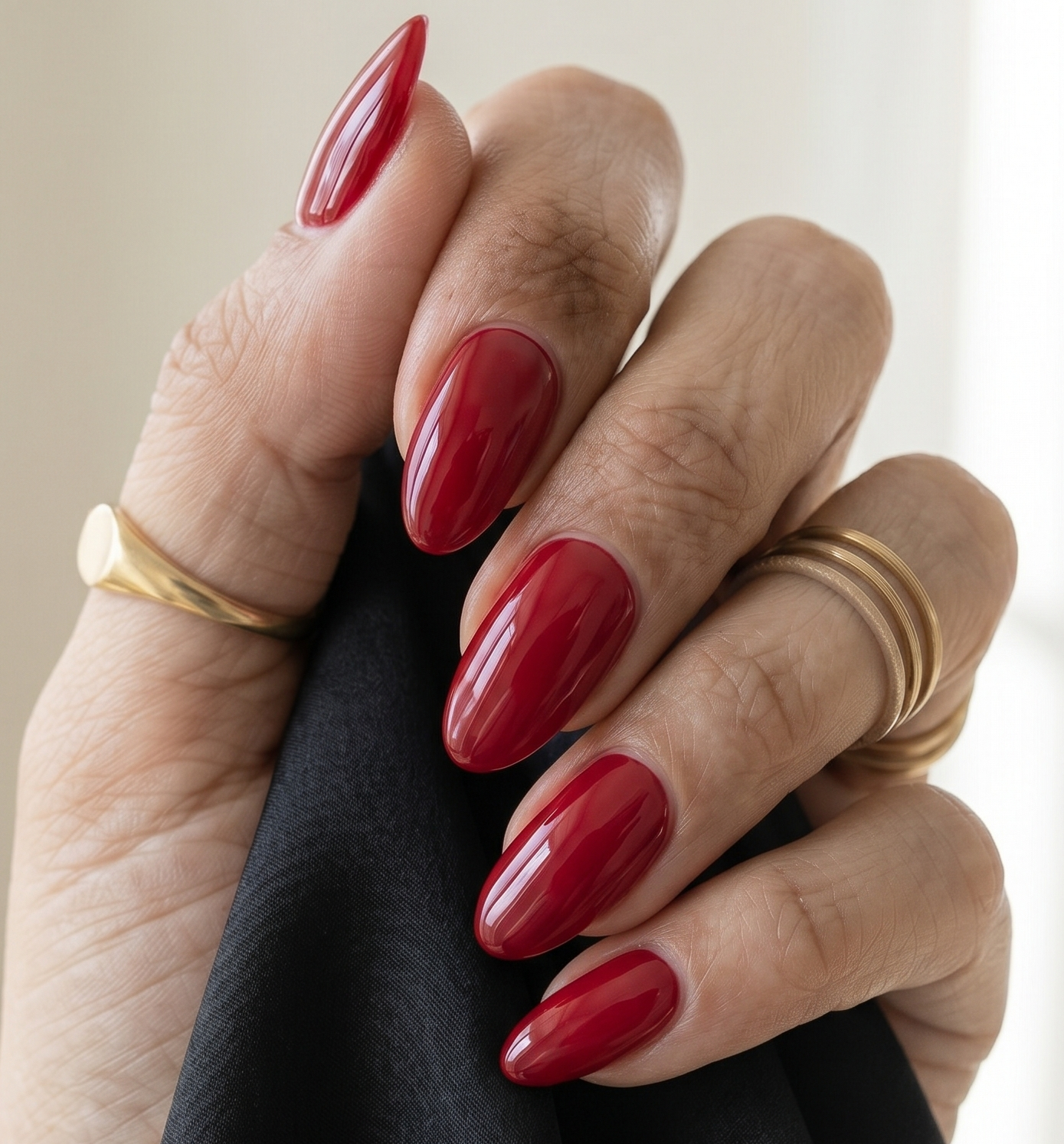 Rote Nägel modern